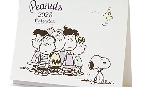 サンリオ カレンダー 2023年 卓上 リング スヌーピー Snoopy 3カ月 月齢入り キャラクター 203131 SANRIO