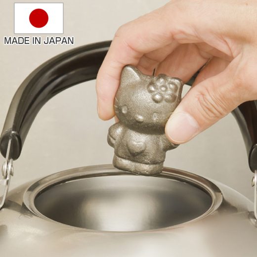 鉄玉 南部鉄器 キティちゃんの鉄玉 （ 日本製 ハローキティ 鉄分補給 鉄玉子 鉄たまご 鉄分 補給 南部鉄 料理 漬物 ぬか漬け ぬか 黒豆 鍋 やかん お茶 味噌汁 煮物 鋳物 煮出し 砂抜き キャラクター ）