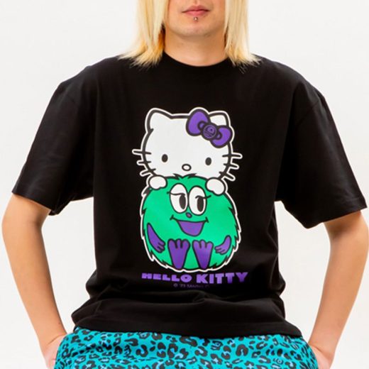 MAGICAL MOSH MISFITS (マジカルモッシュミスフィッツ) HELLO KITTY x MxMxM “ともだち” TEE Black