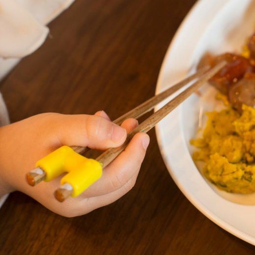 トレーニング箸 右利き用 15cm トライ食器 木製 （ 食洗器対応 おけいこ箸 躾箸 躾け箸 練習箸 箸 はし スヌーピー 持ち方 練習 子供 子ども キッズ お箸 右利き 滑り止め加工 キャラクター SNOOPY ） 【39ショップ】