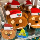 クリスマス お菓子 詰め合わせ クリスマス ティム フェイスポーチ ミニオン ミニオンズ もこもこ くまのぬいぐるみ ポーチ バッグ チャーム クリスマス お菓子 詰め合わせ 限定 菓子 セット