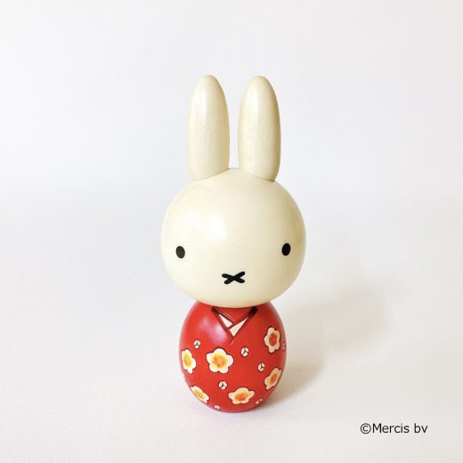 ミッフィー こけし 【 うめ 】 miffy ディック・ブルーナ 絵本 うさこちゃん ウサギ 贈り物 着物 和装 和服 和雑貨 プレゼント ギフト かわいい おうち時間 暮らし stayhome 癒し りんご インテリア 木製 日本製 伝統工芸品 卯三郎こけし 雑貨 置物 おしゃれ グッズ コラボ