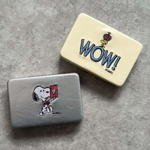 アクセサリーポーチ スヌーピー マルチケース スクエア ミラー付き ハードケース （ アクセサリー収納 SNOOPY 刺繍 ジュエリー ケース 収納 持ち歩き 携帯 コンパクト ミラー 仕切り付き 小物 小物入れ キャラクター かわいい ）